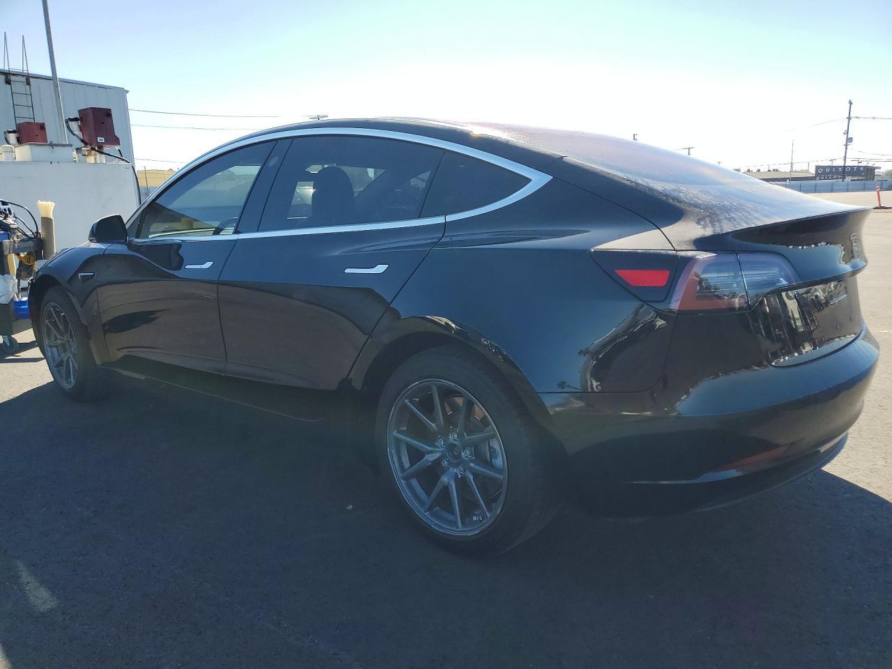 2018 Tesla Model 3 - Фото 2