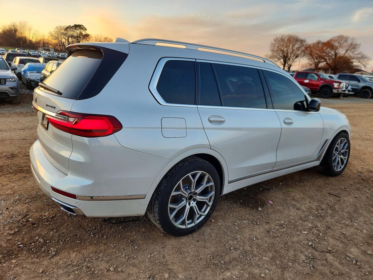 2020 BMW X7 xDrive40I - Фото 3