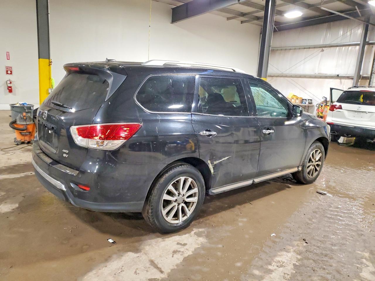 2016 Nissan Pathfinder S - Image 3