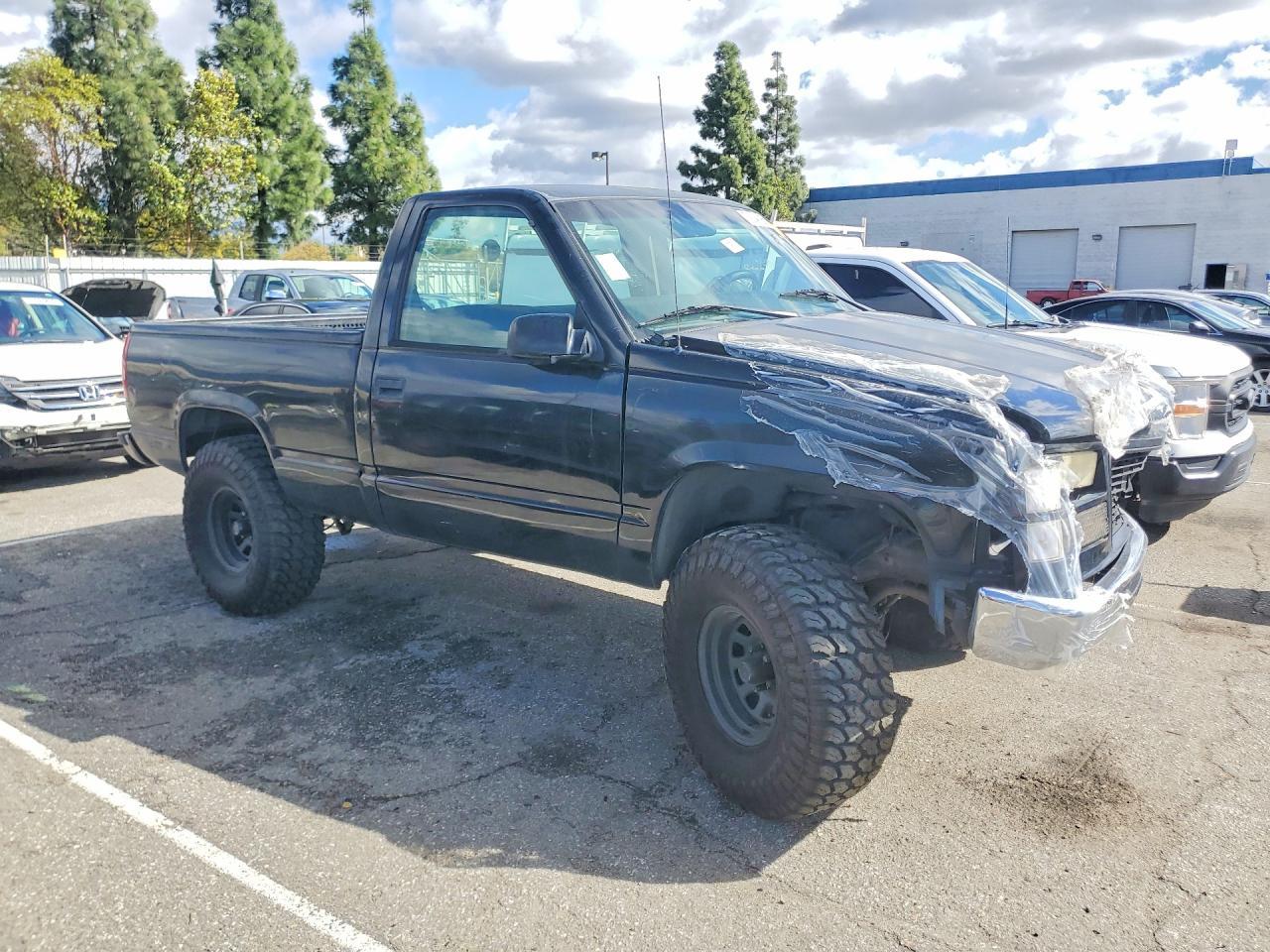 1998 GMC Sierra C1500 - Image 4