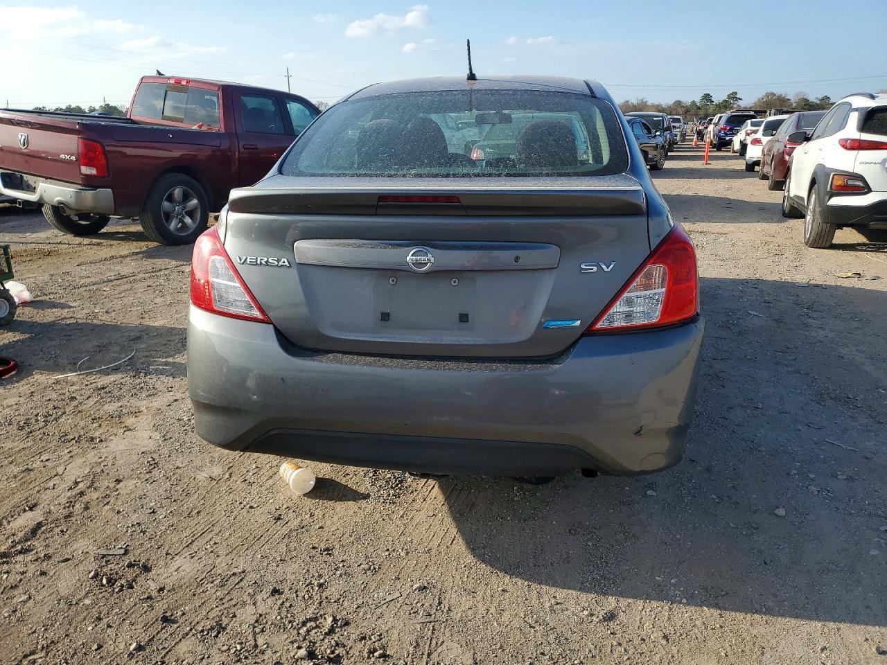 2016 Nissan Versa S - Фото 6