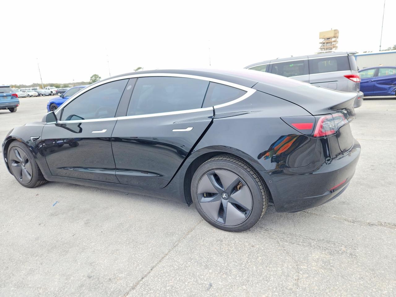 2018 Tesla Model 3 - Фото 2