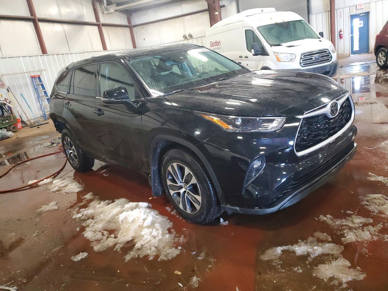 2022 Toyota Highlander Xle - Image 4