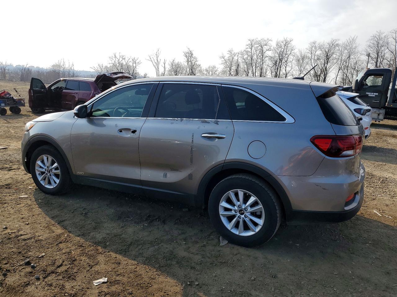 2019 Kia Sorento Lx - Image 2