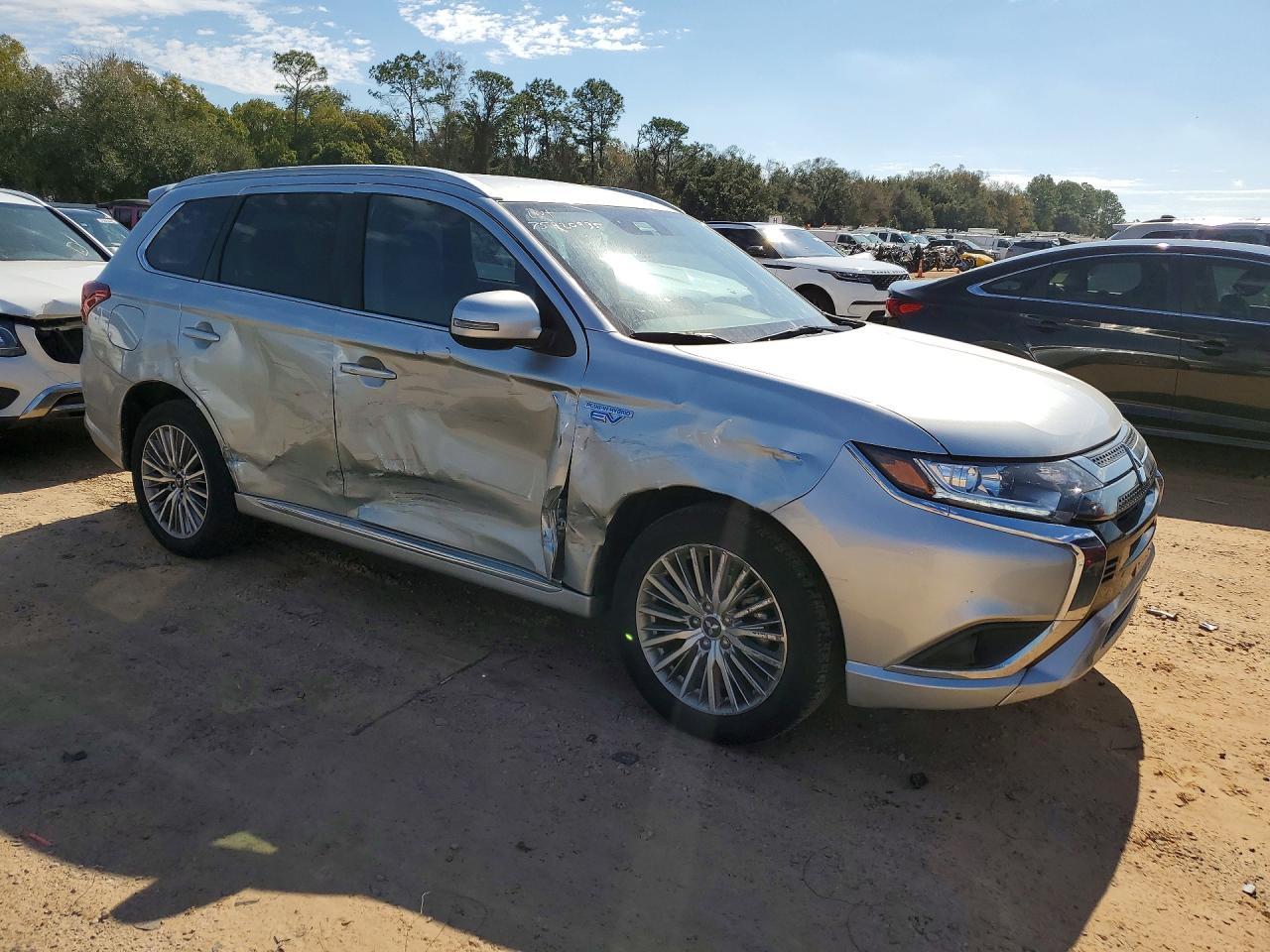 2021 Mitsubishi Outlander Fe - Image 4