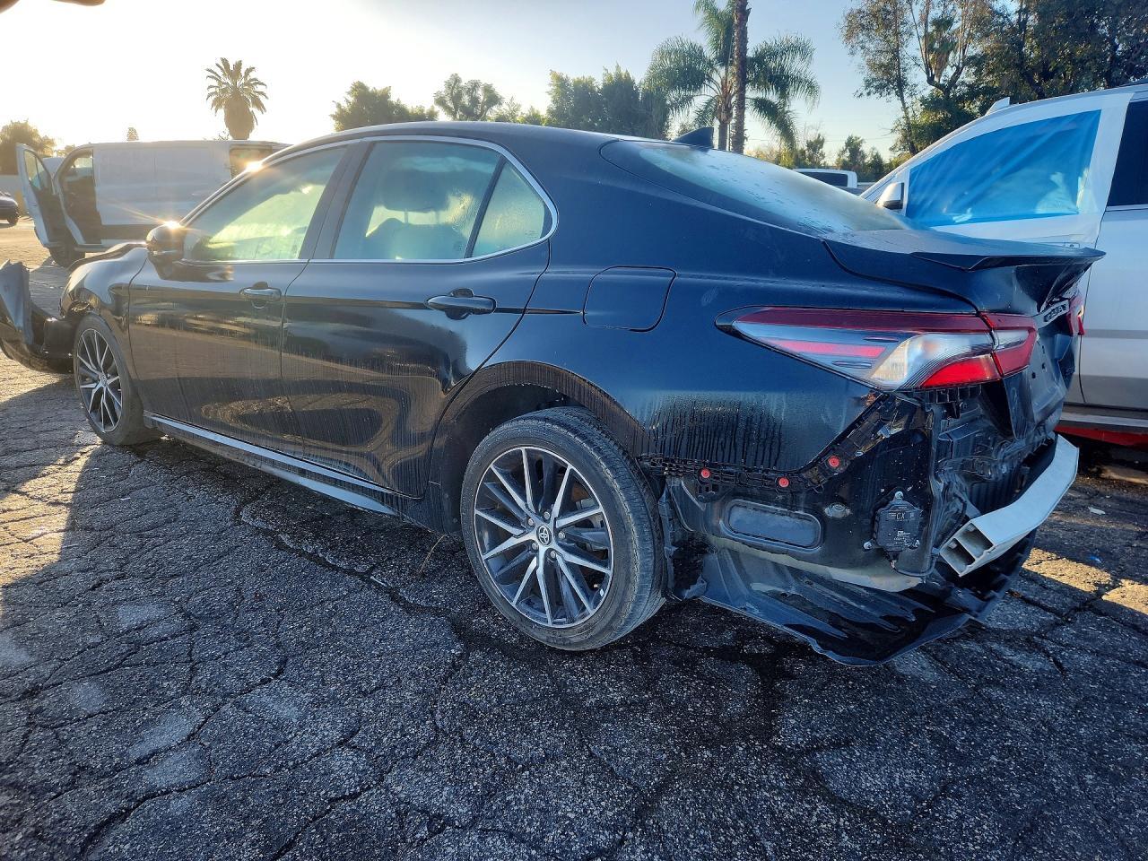 2024 Toyota Camry Se - Image 2