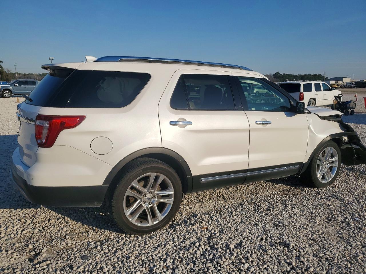 2017 Ford Explorer Limited - Image 3