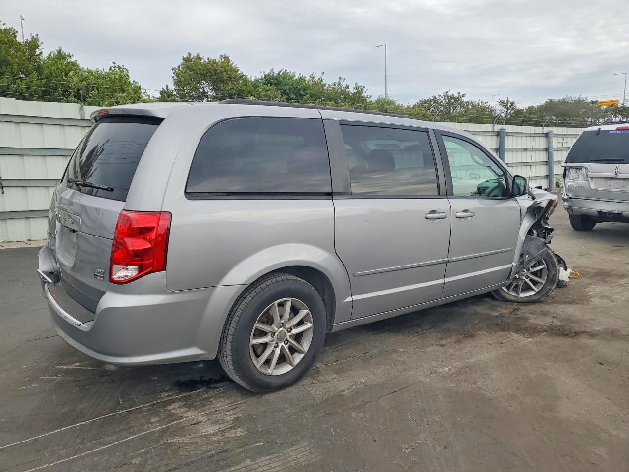 2015 Dodge Grand Caravan Sxt - Фото 3