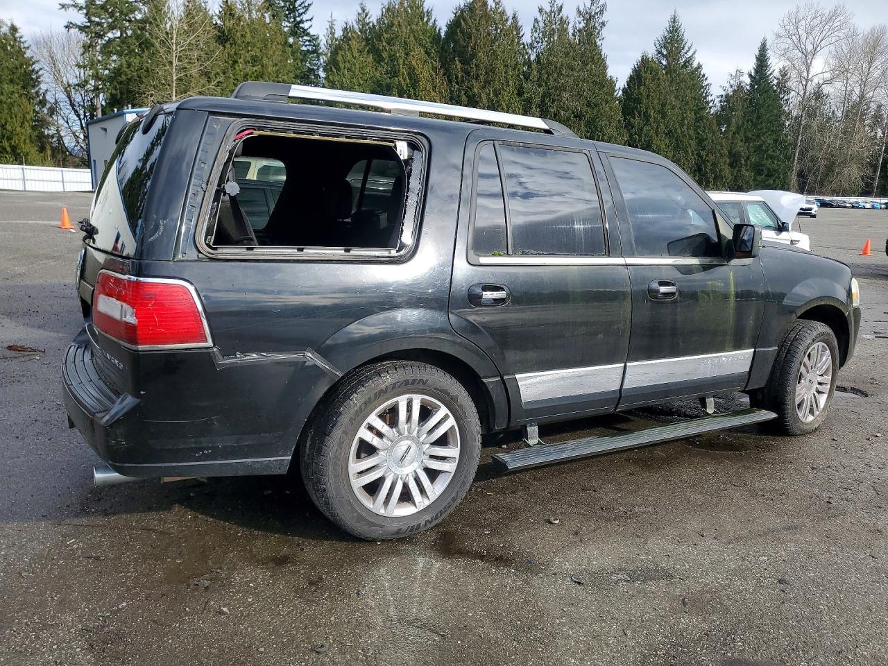 2008 Lincoln Navigator - Image 3