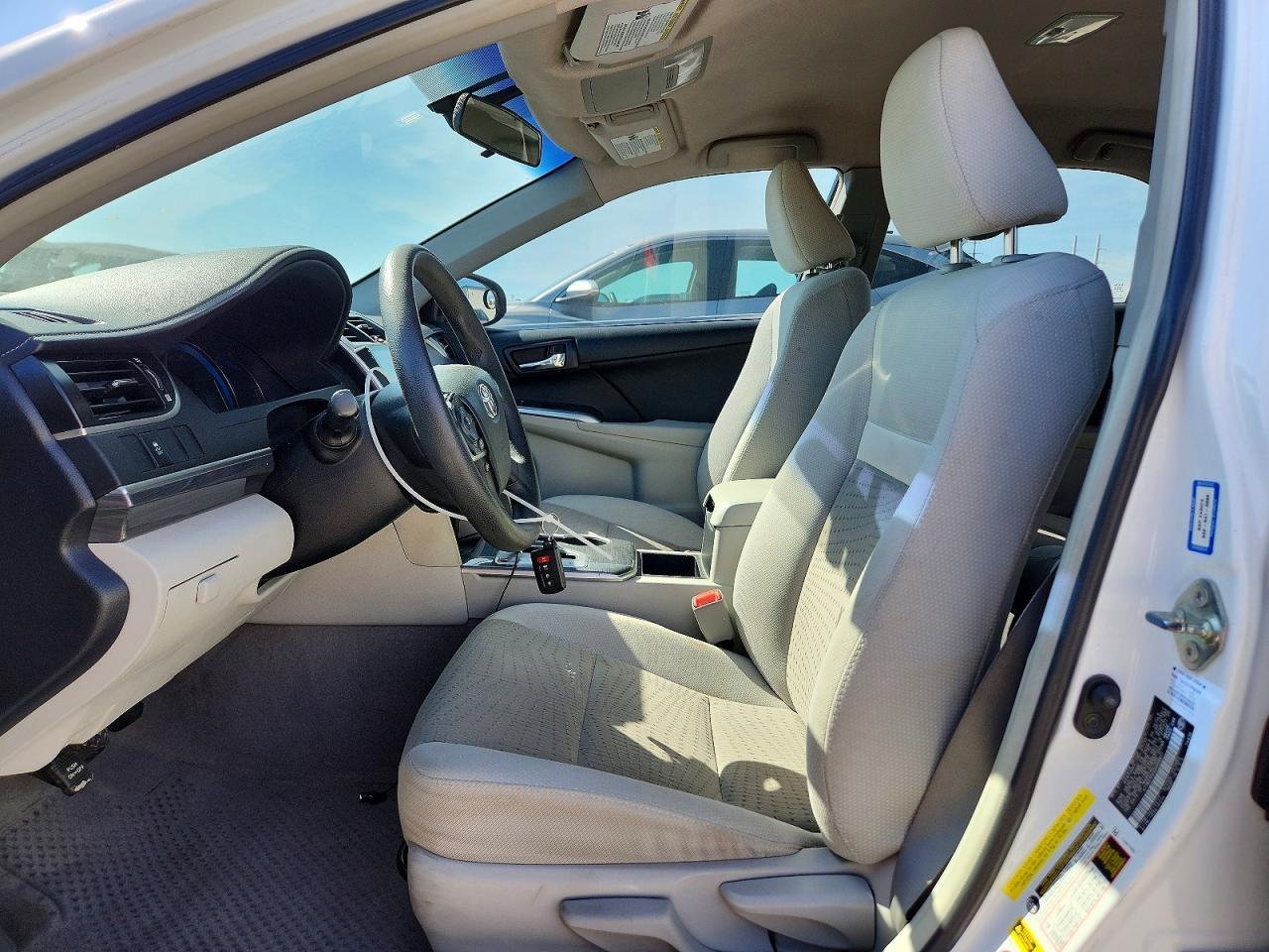 2013 Toyota Camry Hybrid Le - Image 7