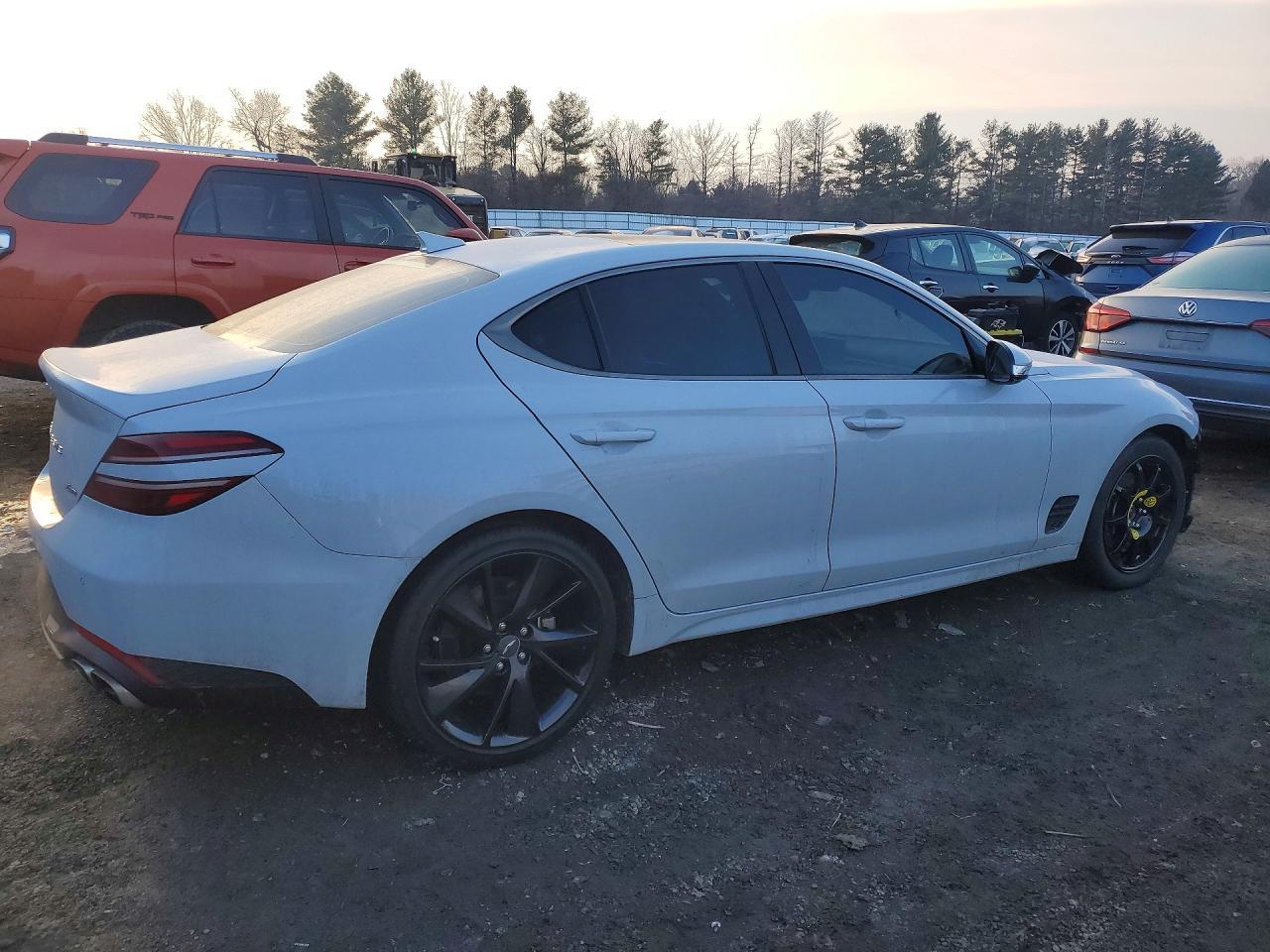 2023 Genesis G70 2.0T - Фото 3