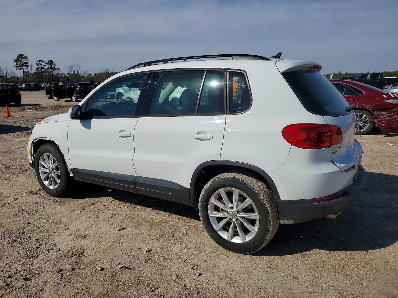 2018 Volkswagen Tiguan Limited - Image 2