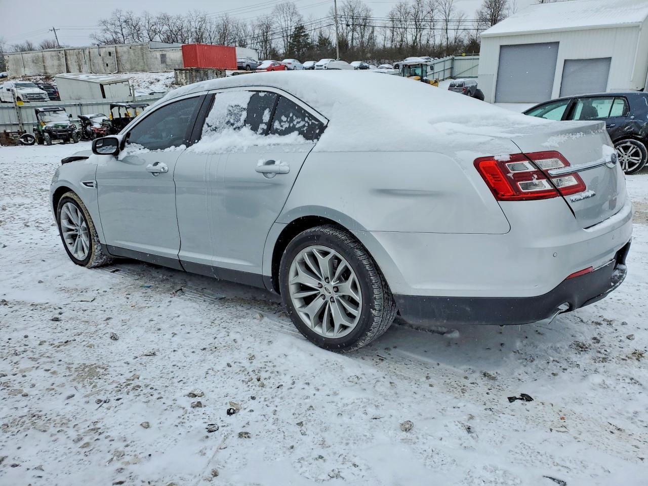 2015 Ford Taurus Limited - Фото 2