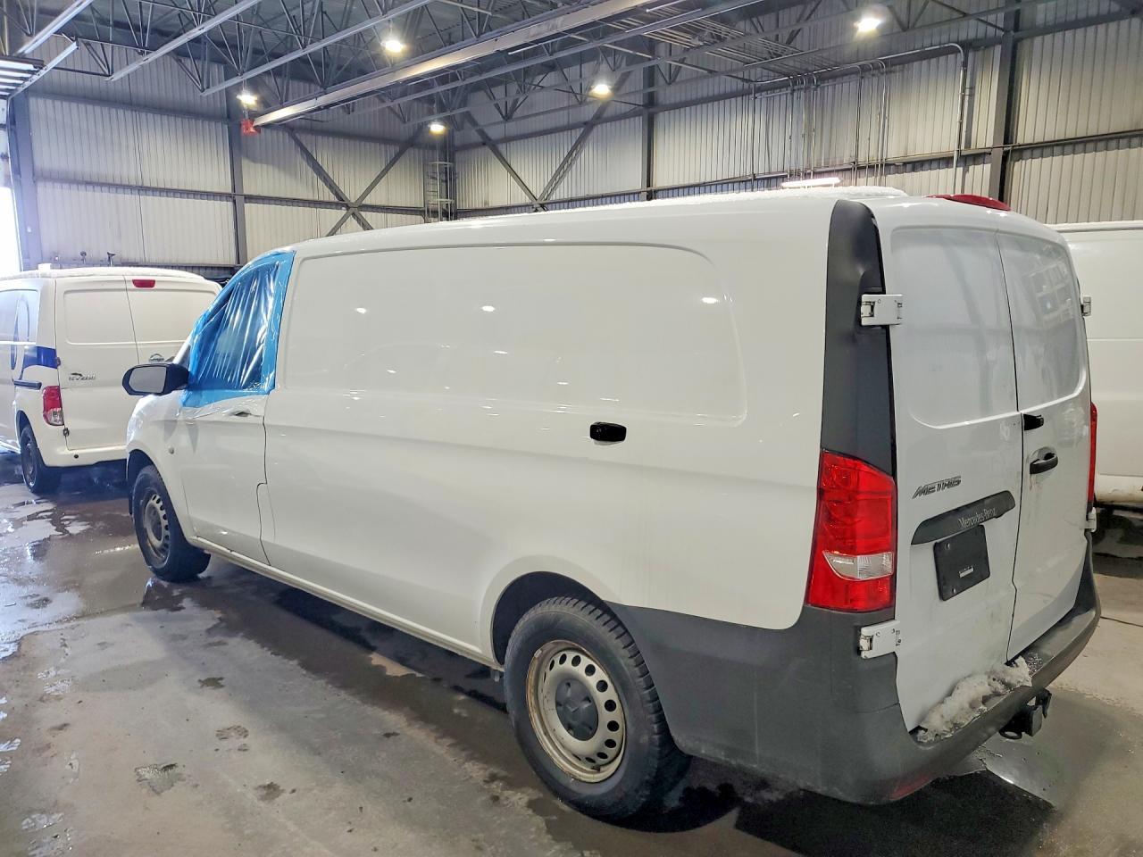 2022 Mercedes-Benz Metris - Фото 2
