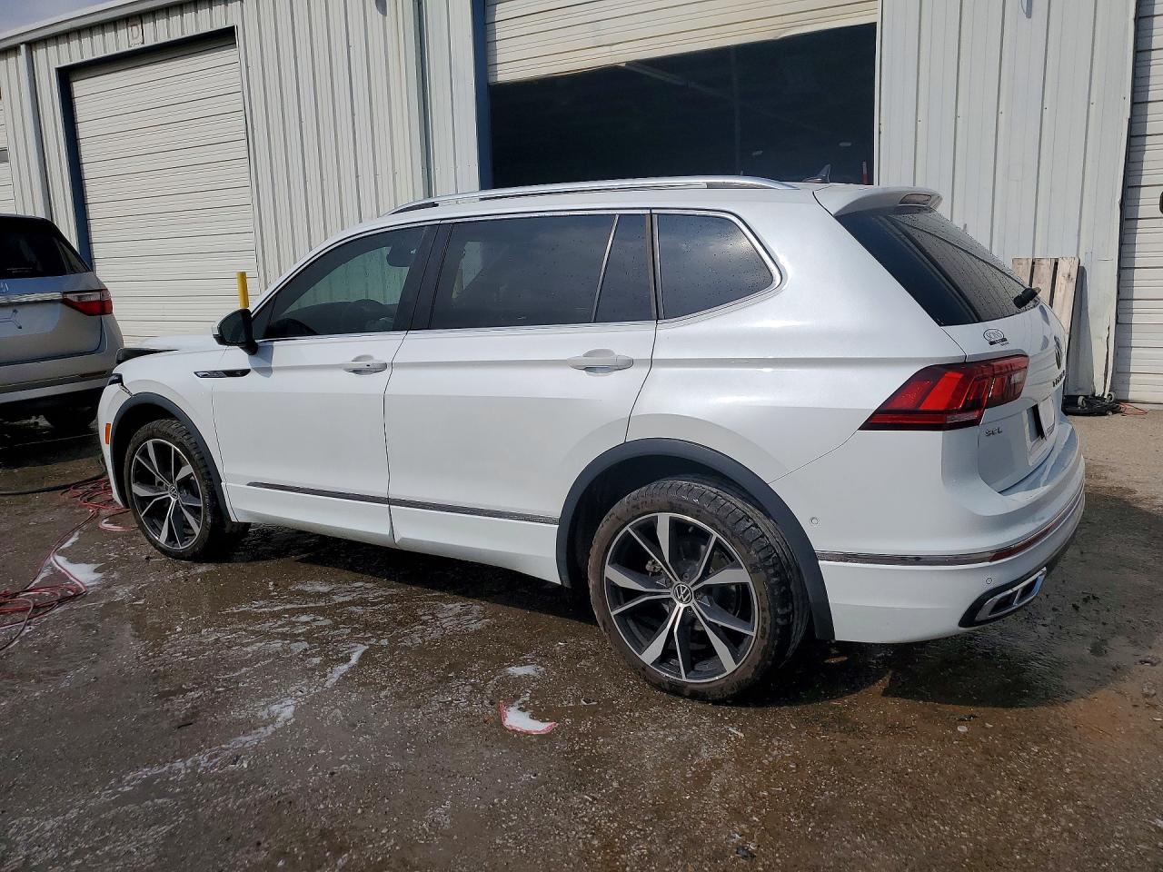 2022 Volkswagen Tiguan Sel R-Line - Фото 2