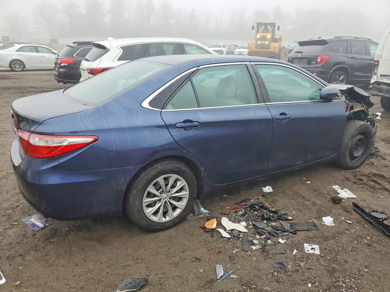 2015 Toyota Camry Le - Фото 3