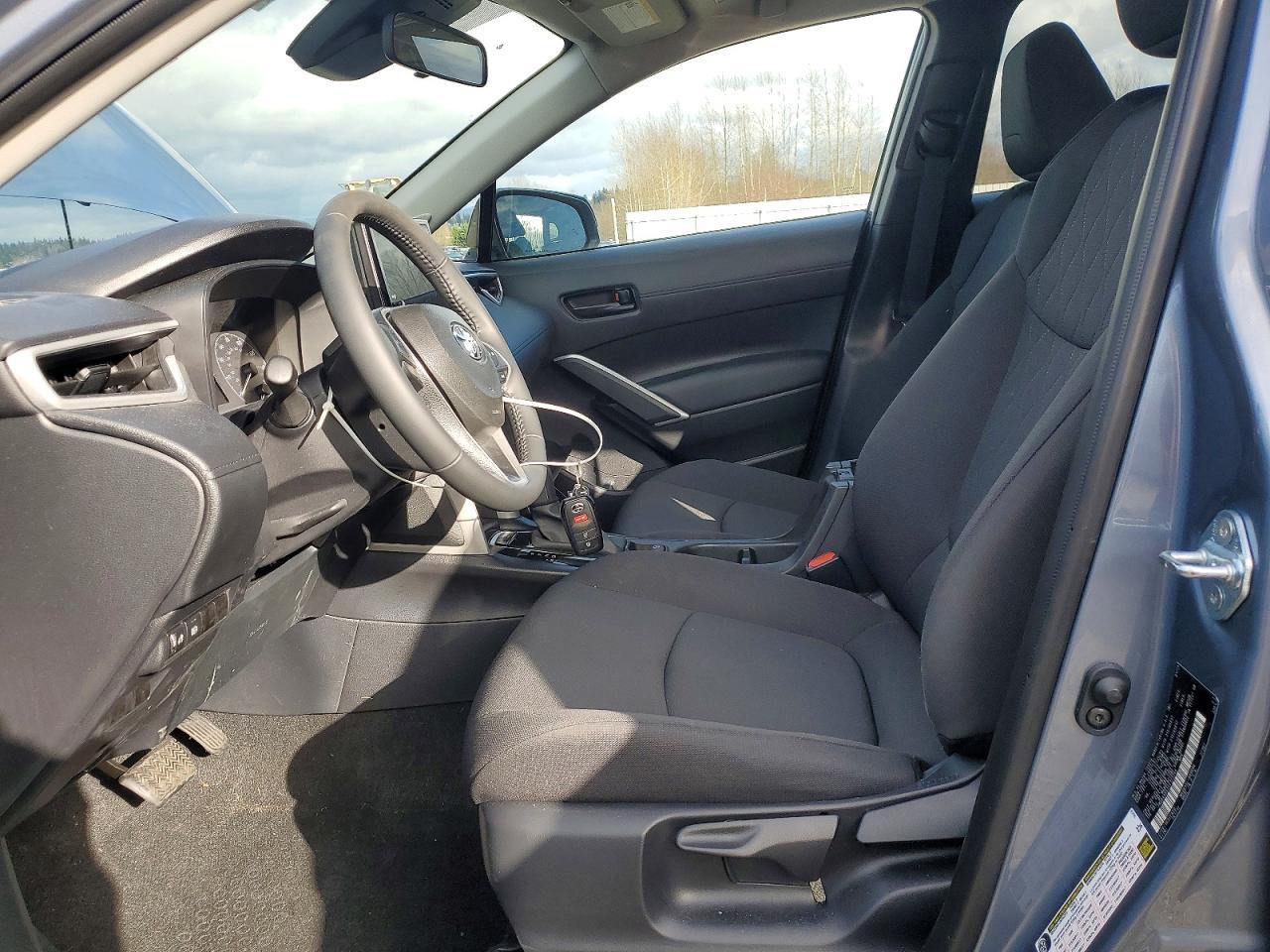 2025 Toyota Corolla Cross Le - Image 7