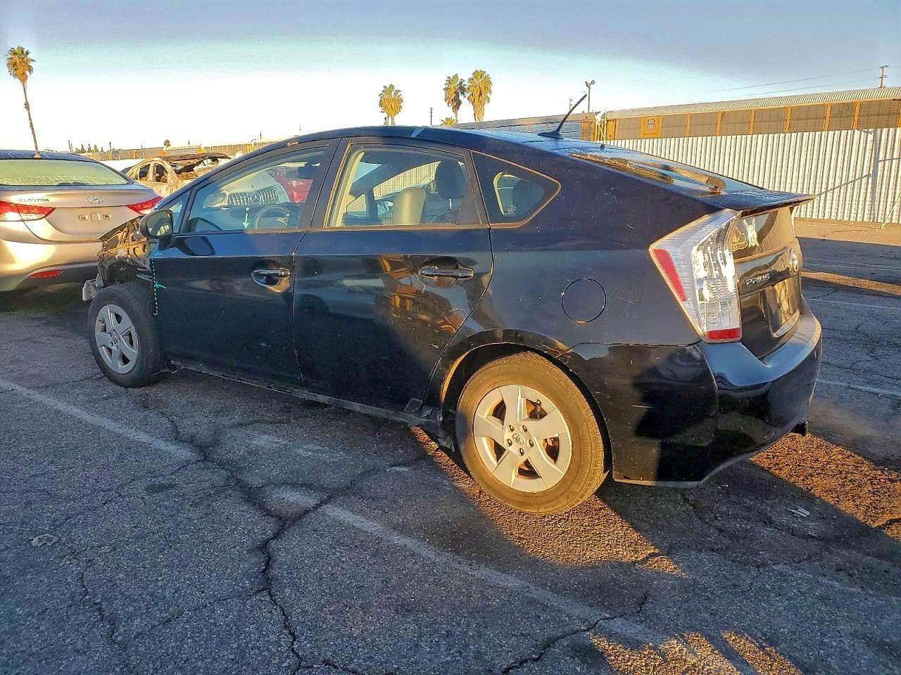 2011 Toyota Prius - Фото 2