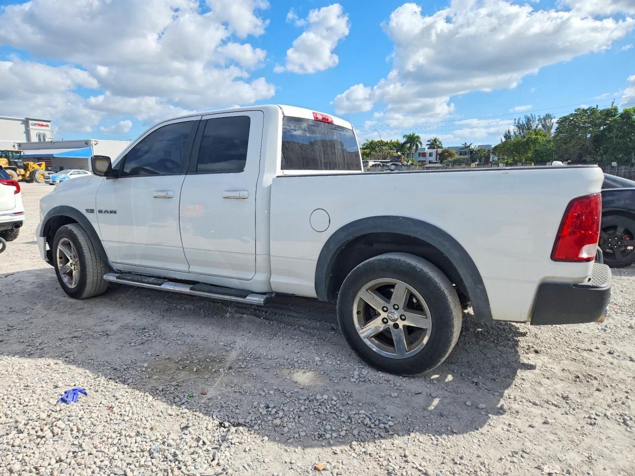 2010 Dodge Ram 1500 - Фото 2