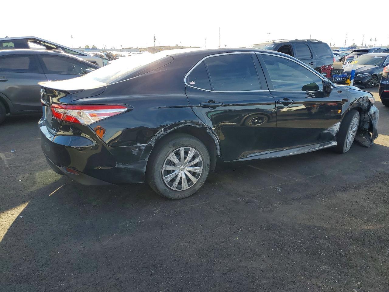 2019 Toyota Camry Hybrid Le - Фото 3
