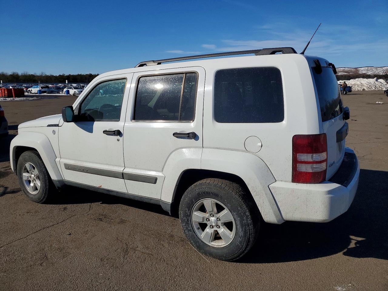 2011 Jeep Liberty Sport - Фото 2