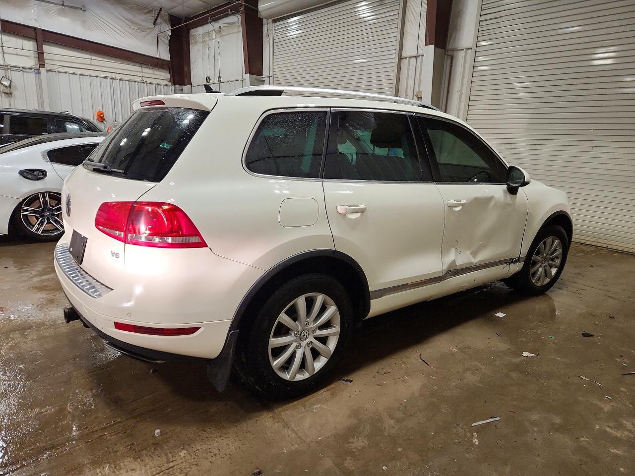 2012 Volkswagen Touareg V6 - Image 3