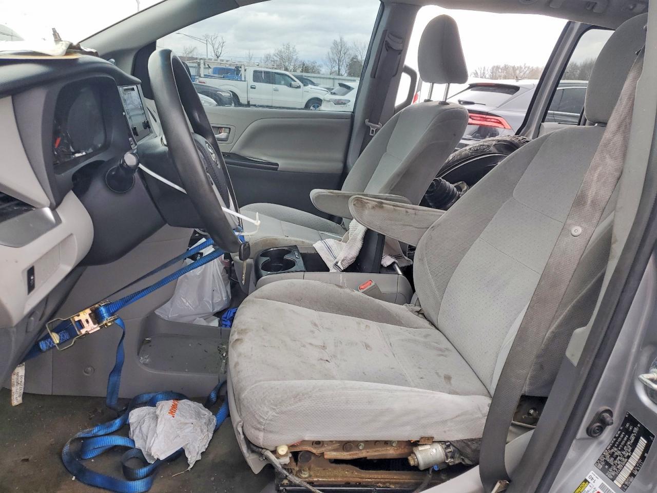 2015 Toyota Sienna Le - Фото 7