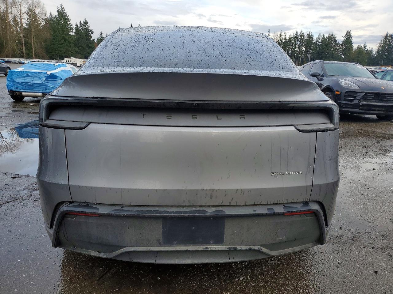 2026 Tesla Model Y - Фото 6