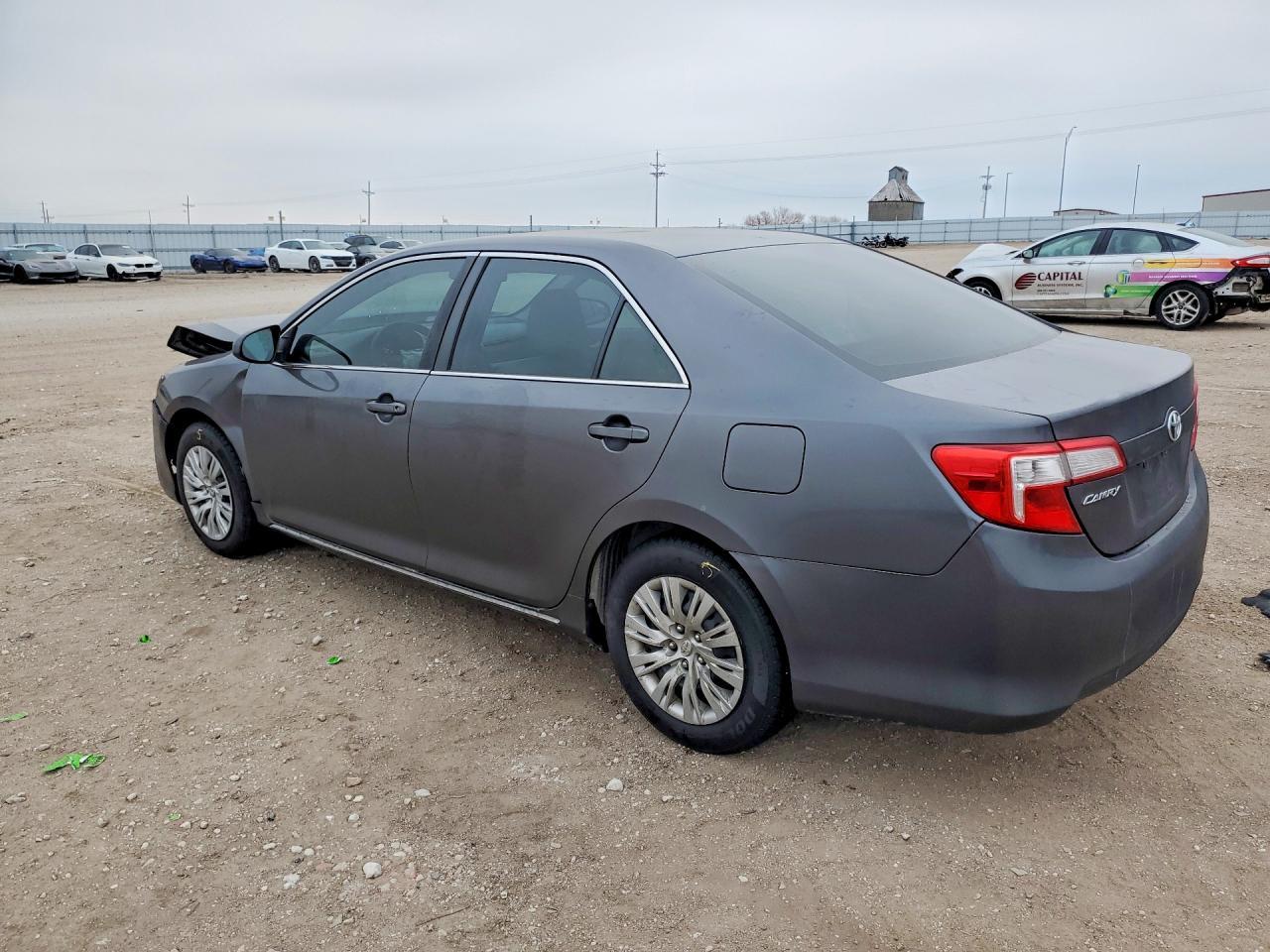 2014 Toyota Camry L - Фото 2