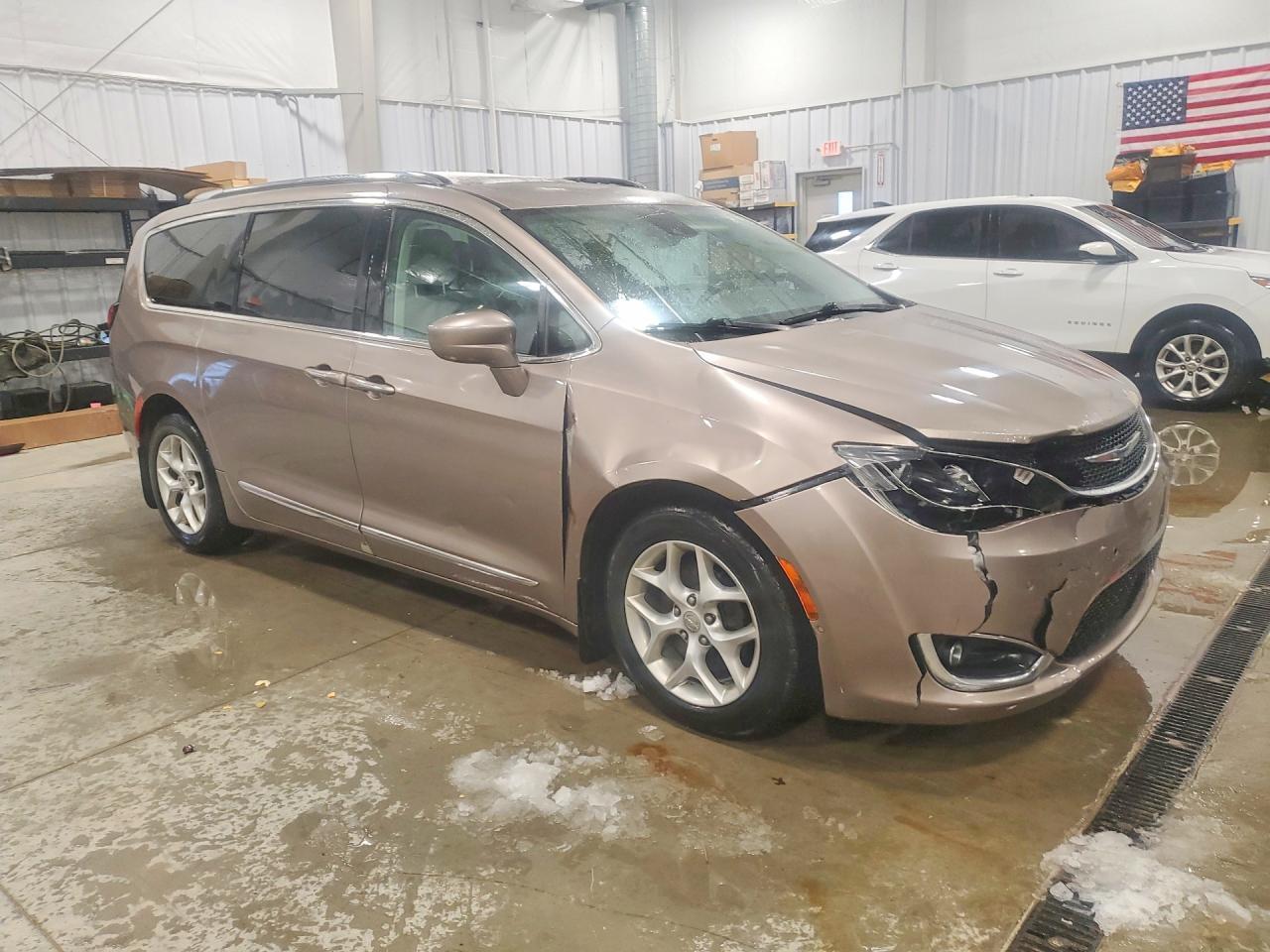 2017 Chrysler Pacifica Touring L Plus - Фото 4