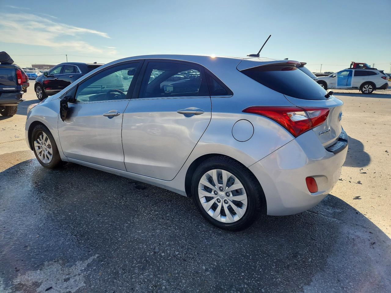 2016 Hyundai Elantra Gt Base - Фото 2