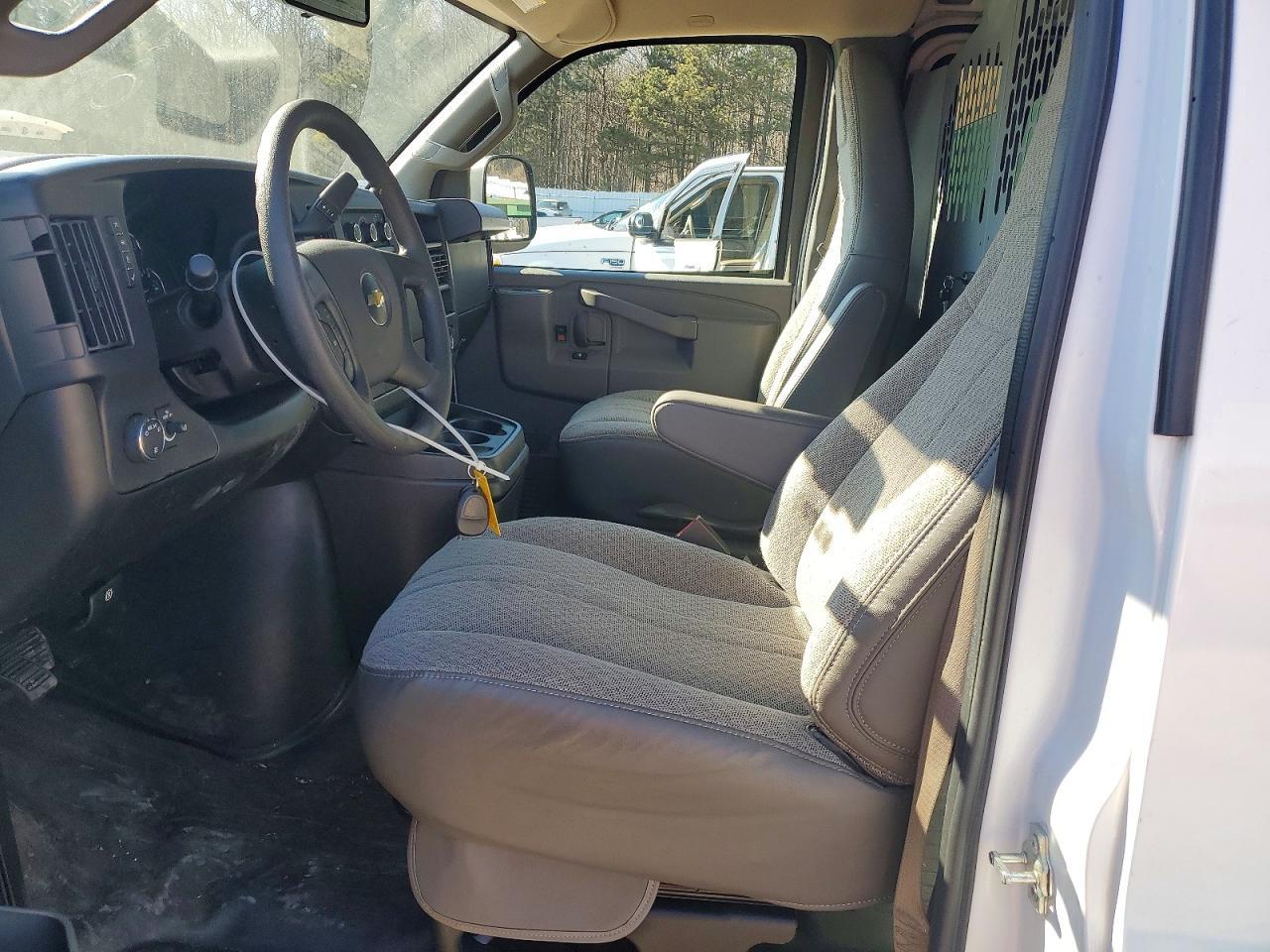 2023 Chevrolet Express G2500 Utility / Service Van - Фото 7