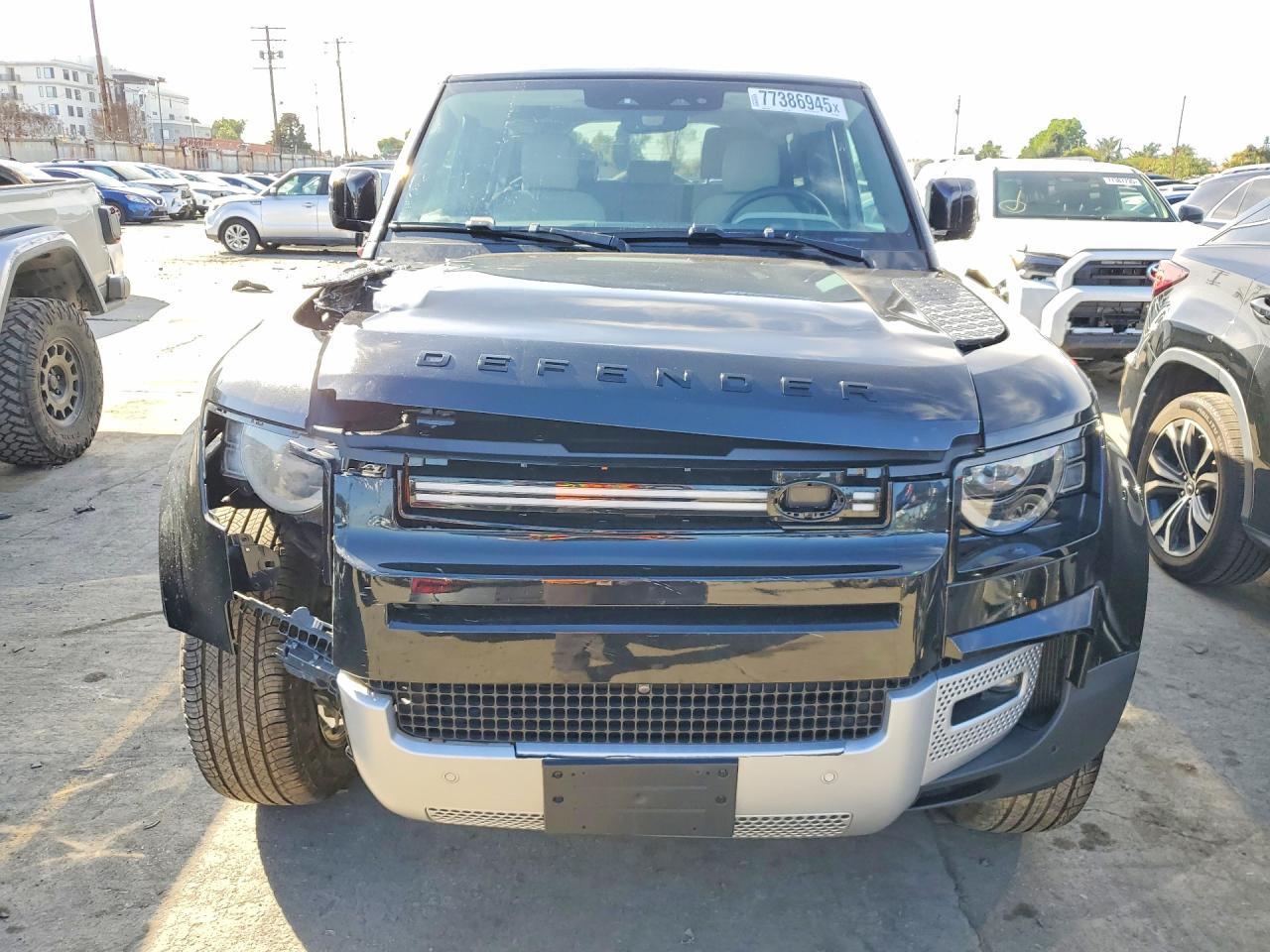 2022 Land Rover Defender 90 S - Фото 5