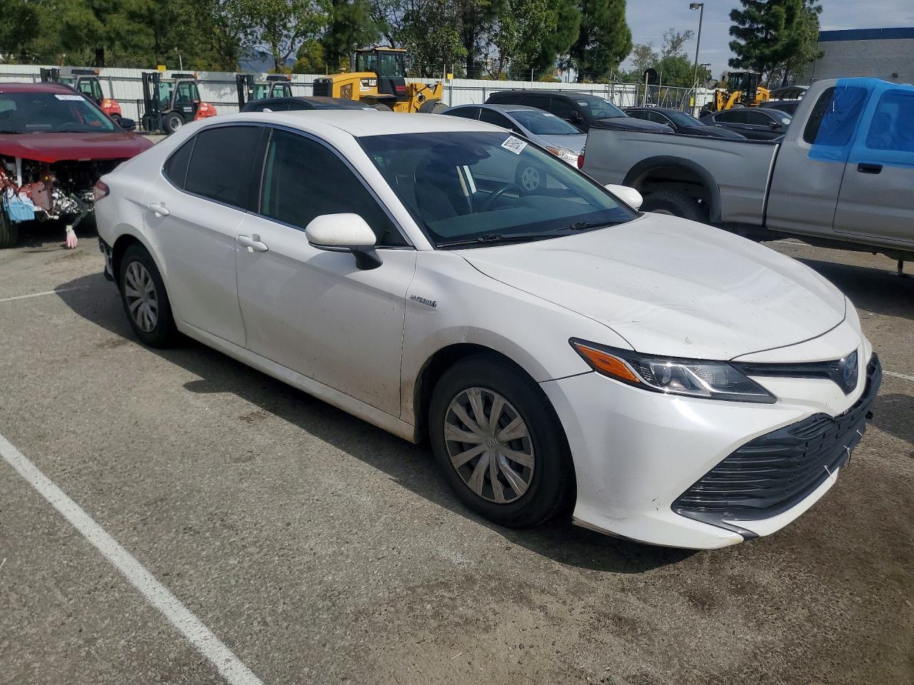 2019 Toyota Camry Hybrid Le - Image 4