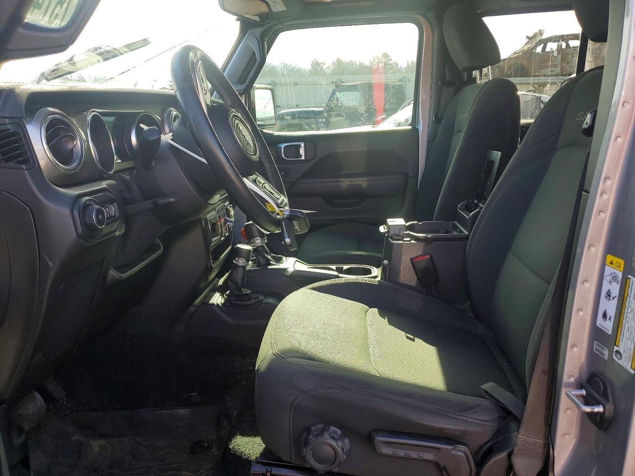 2019 Jeep Wrangler Unlimited Sahara - Image 7