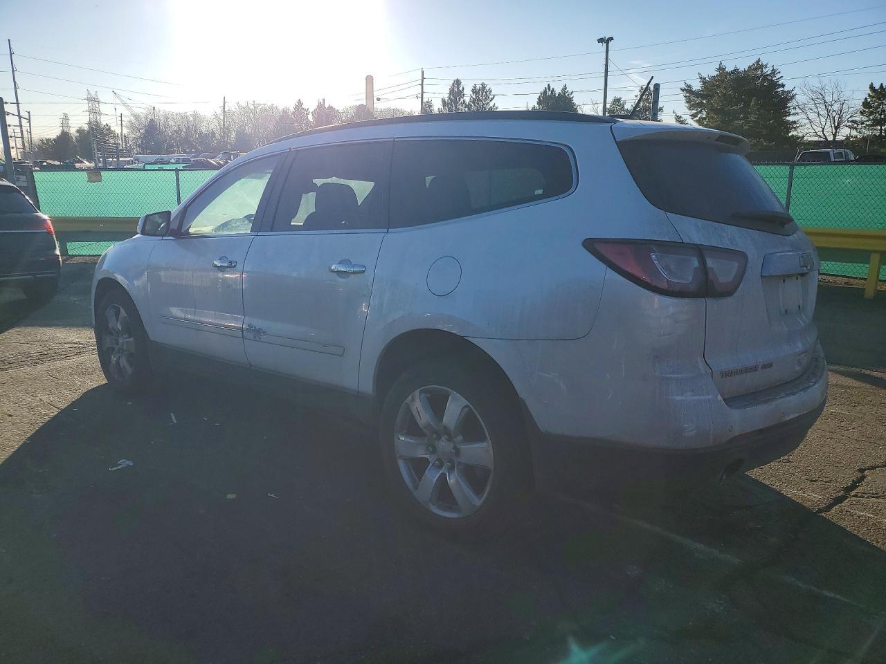 2017 Chevrolet Traverse Premier - Фото 2