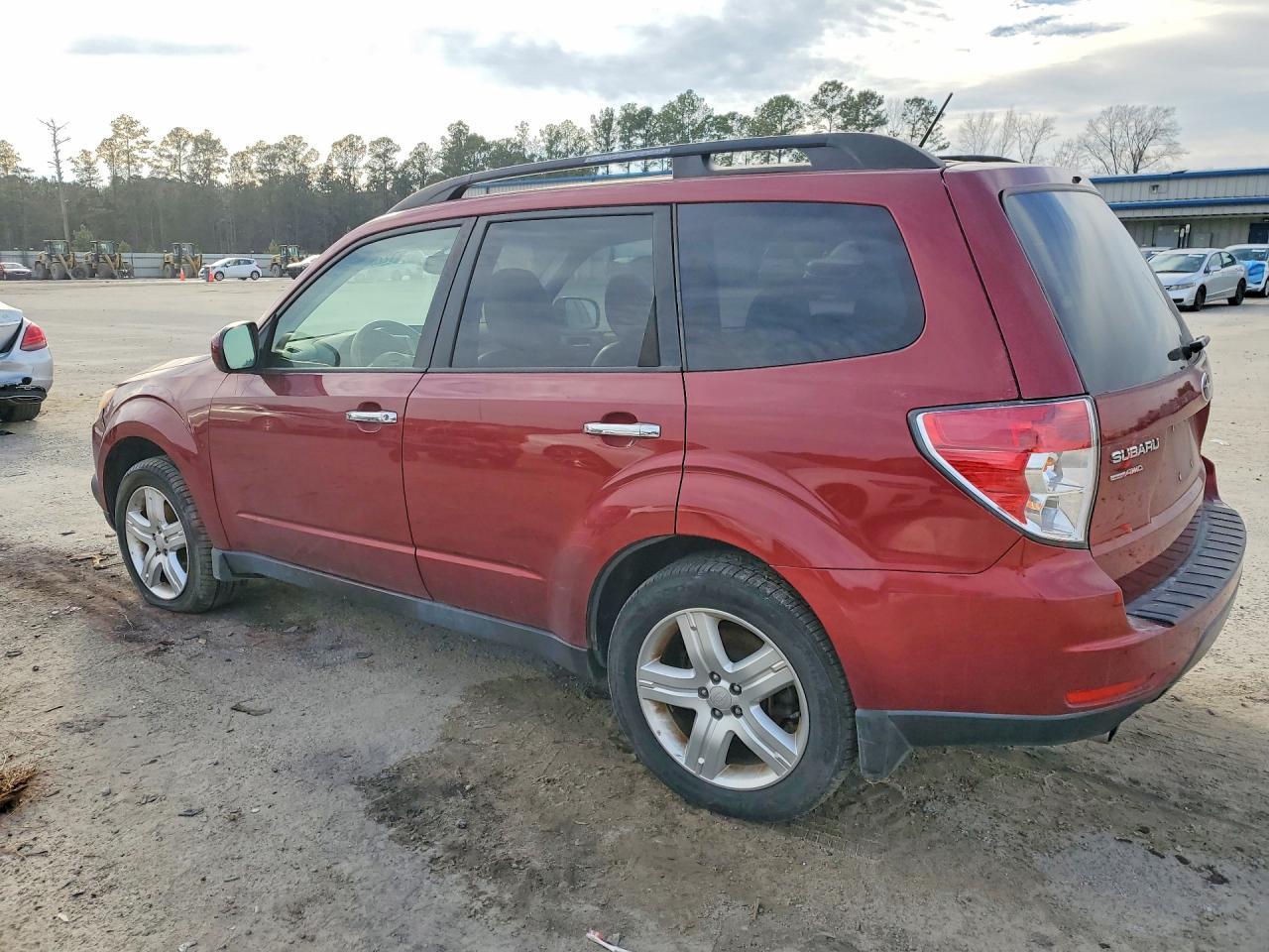 2010 Subaru Forester 2.5X Limited - Фото 2