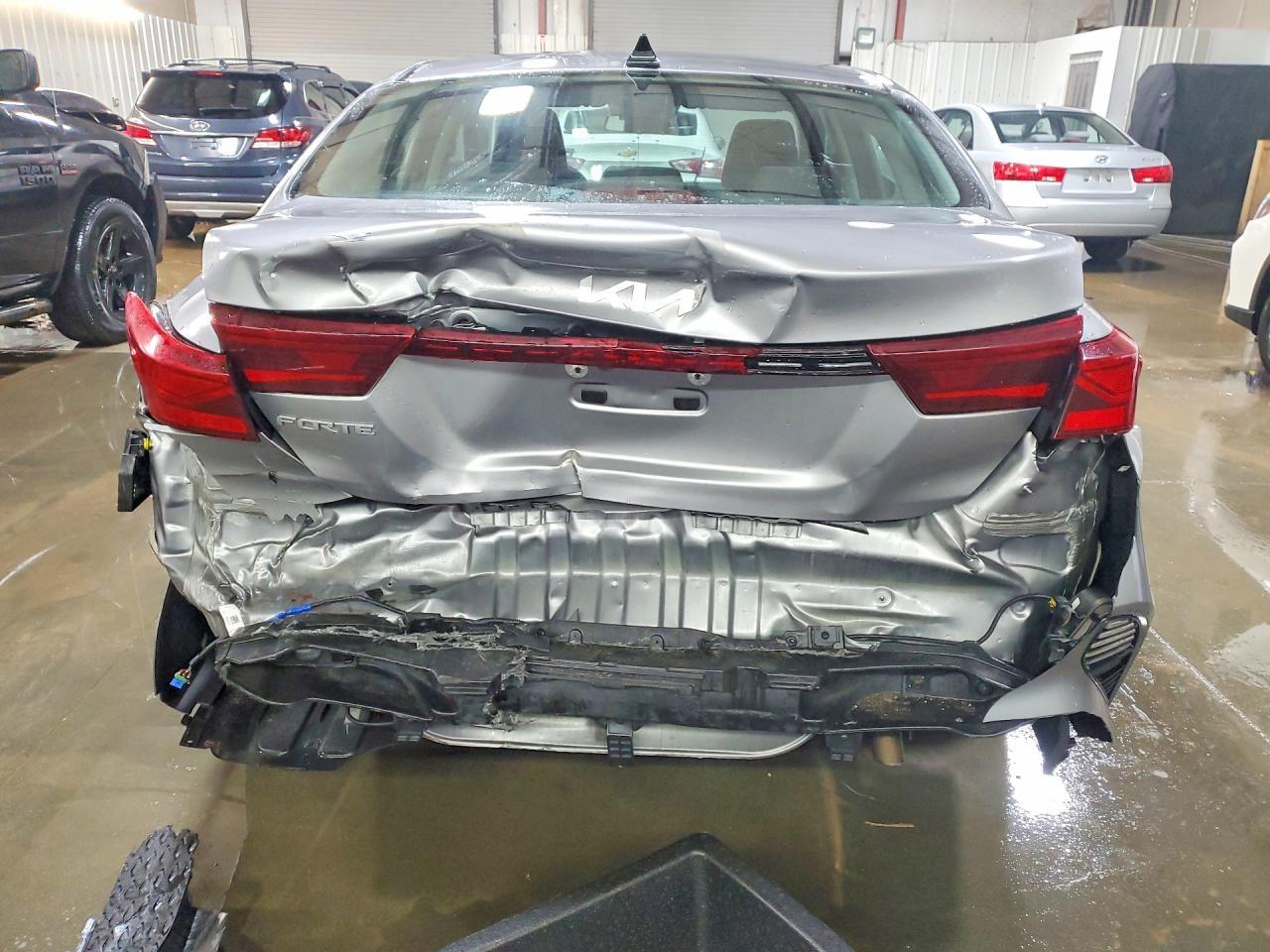 2023 Kia Forte Lxs - Image 6