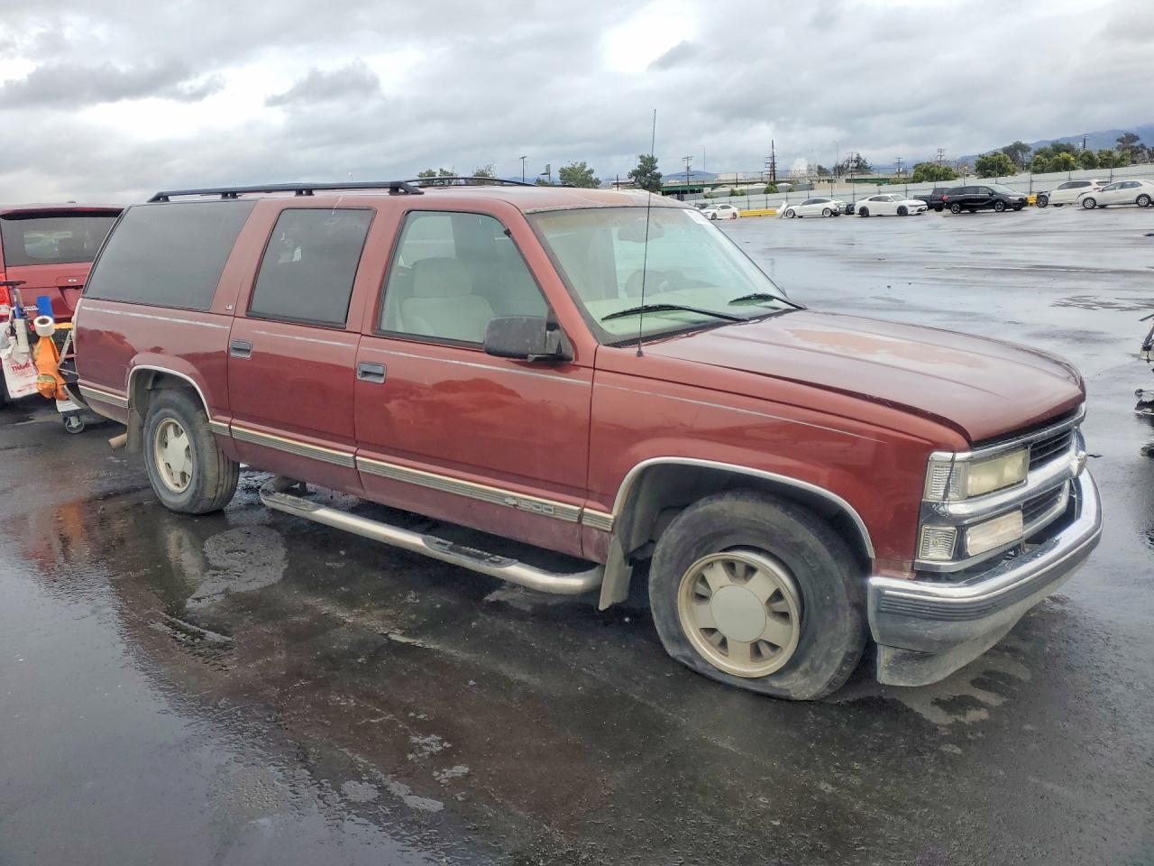 1998 Chevrolet Suburban C1500 - Image 4