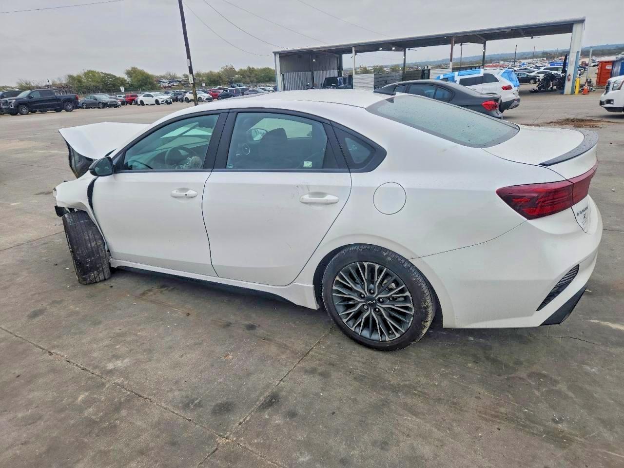 2024 Kia Forte Gt-Line - Фото 2