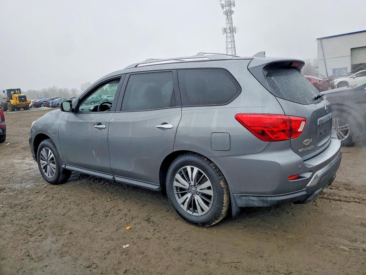 2020 Nissan Pathfinder S - Фото 2