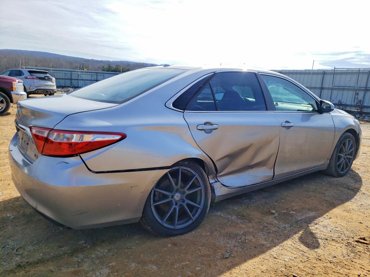 2015 Toyota Camry Le - Фото 3