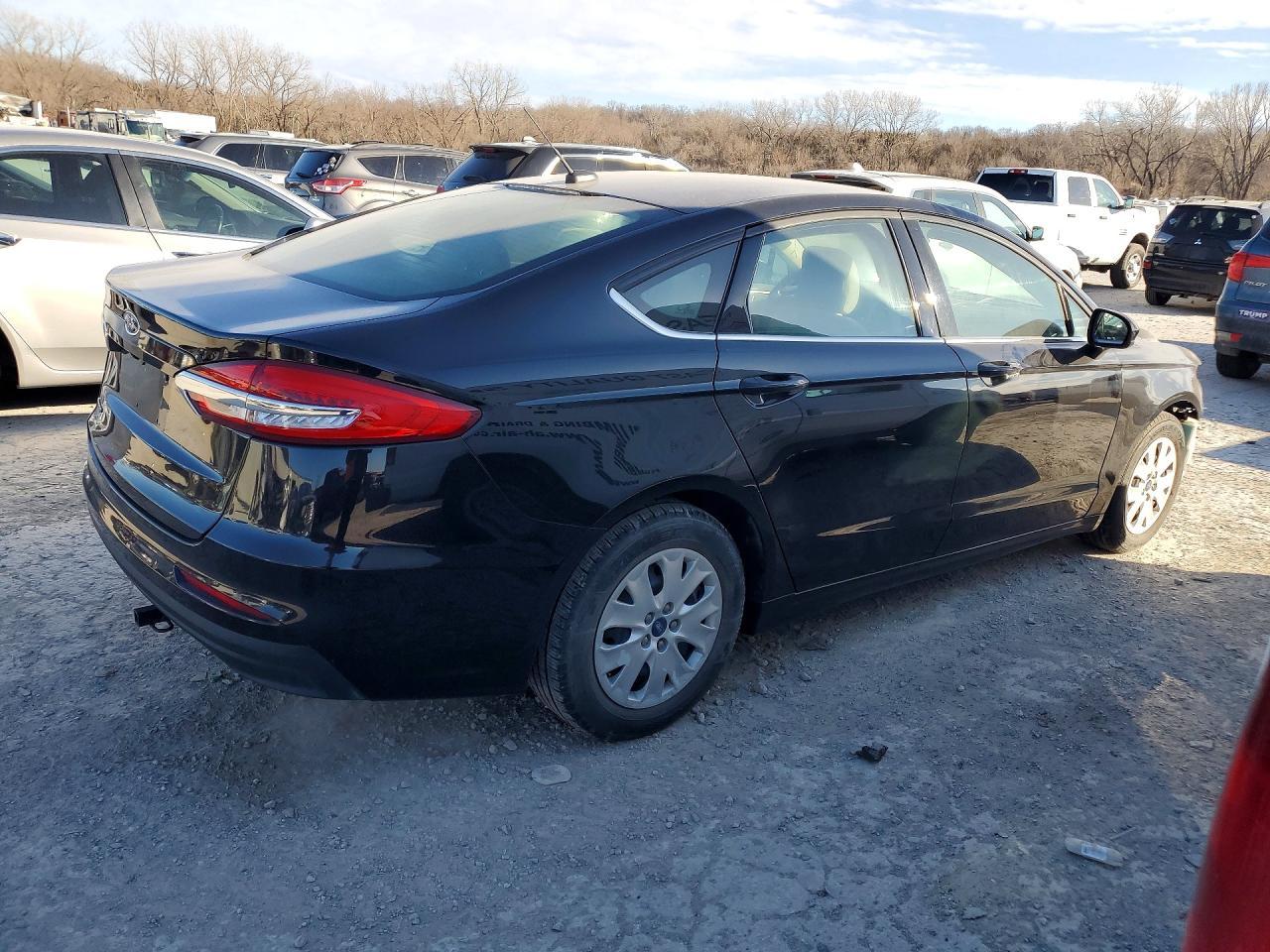 2019 Ford Fusion S - Image 3