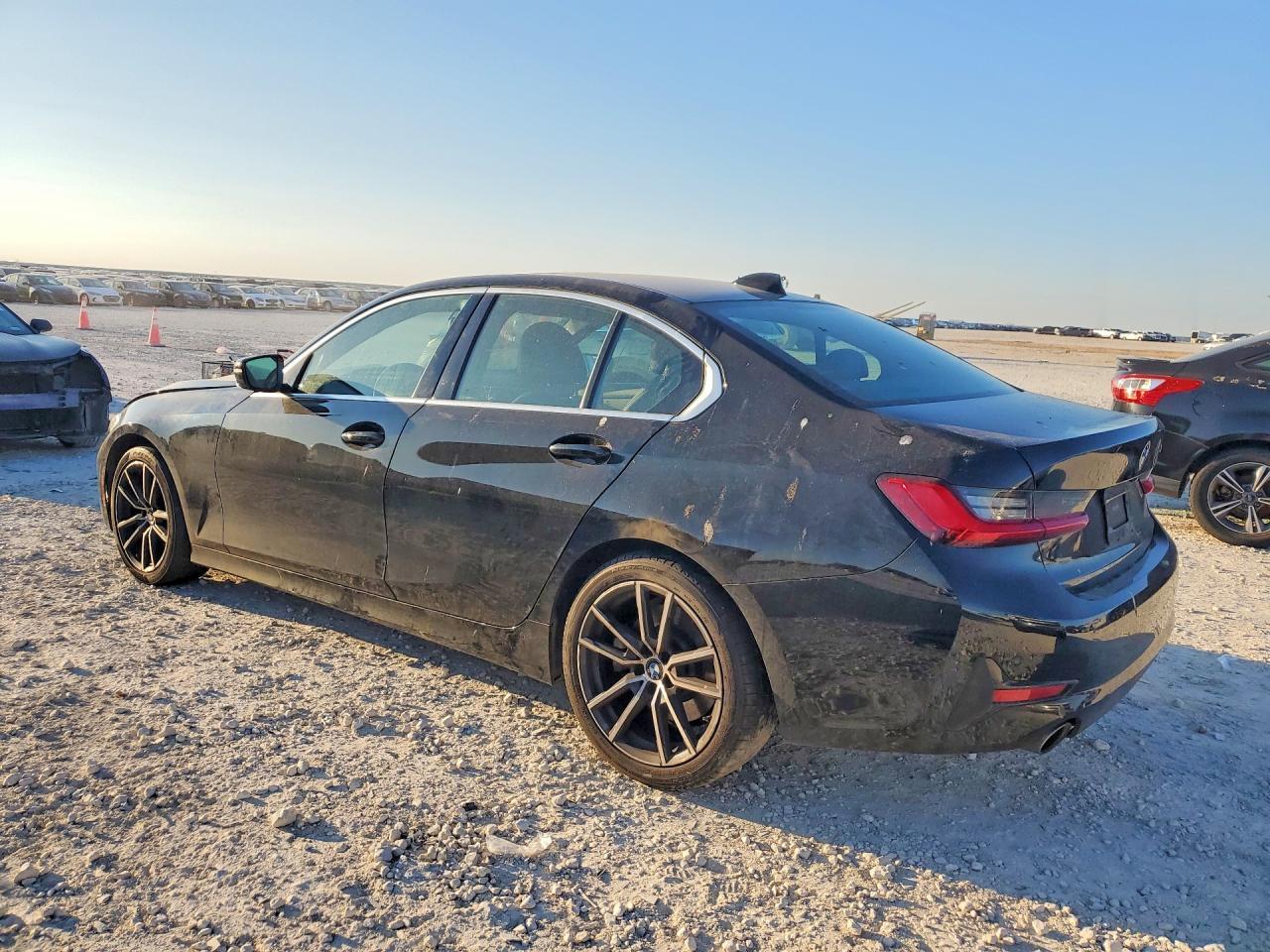 2019 BMW 330I - Фото 2