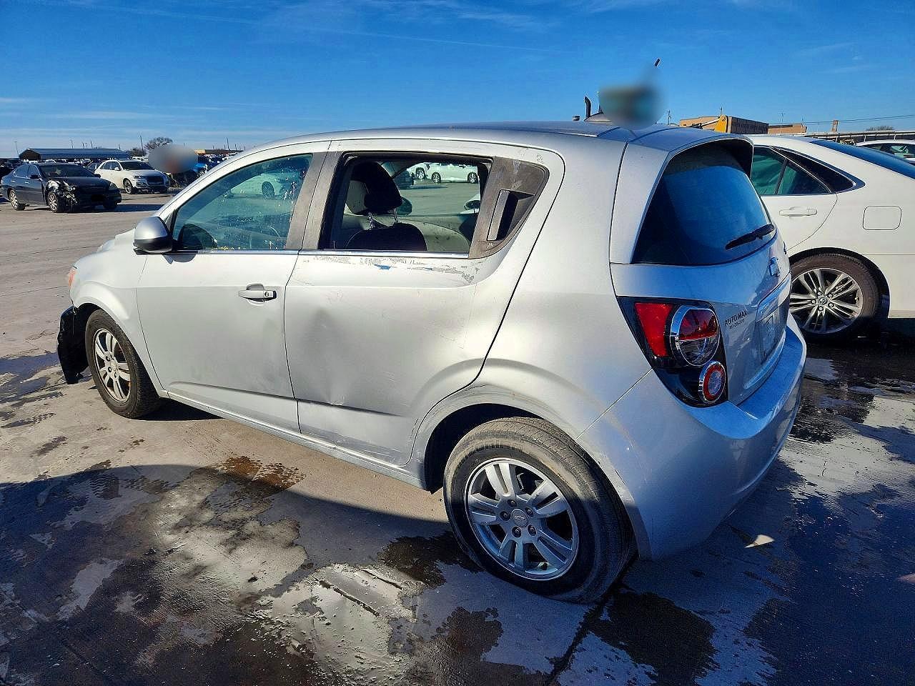 2016 Chevrolet Sonic Lt - Фото 2