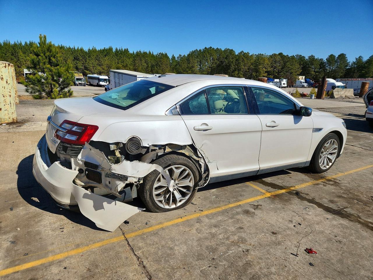 2015 Ford Taurus - Фото 3