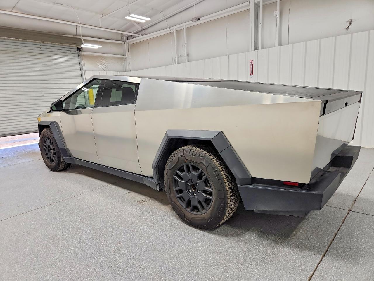 2024 Tesla Cybertruck - Фото 2