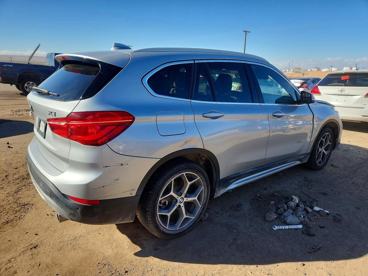 2017 BMW X1 xDrive28I - Фото 3