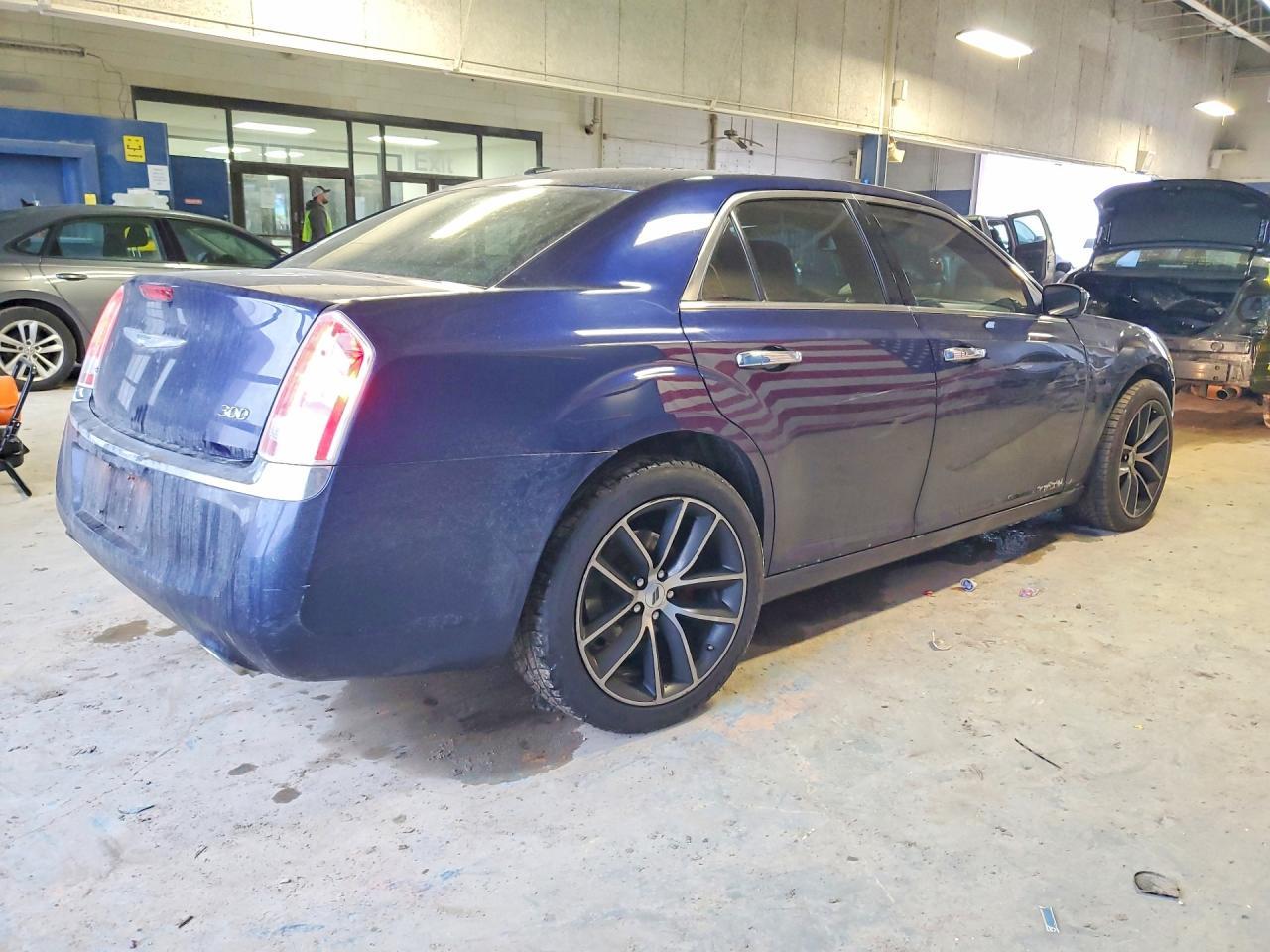 2014 Chrysler 300 - Фото 3