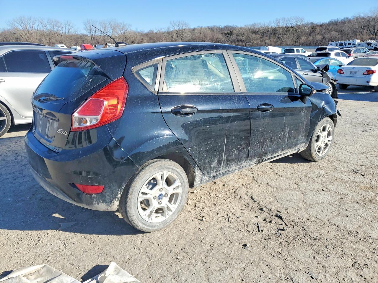 2016 Ford Fiesta Se - Фото 3
